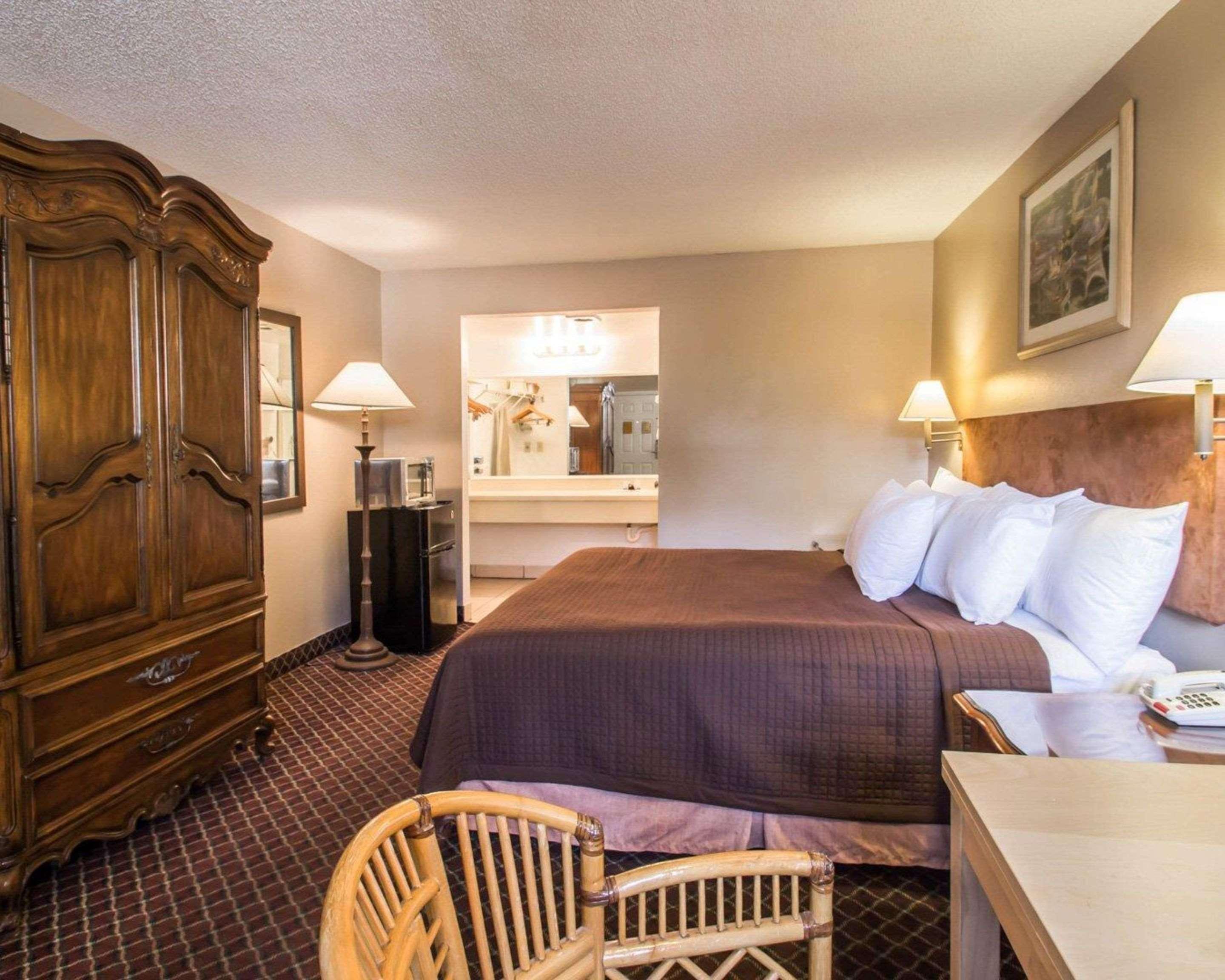 Rodeway Inn Forest City Zewnętrze zdjęcie