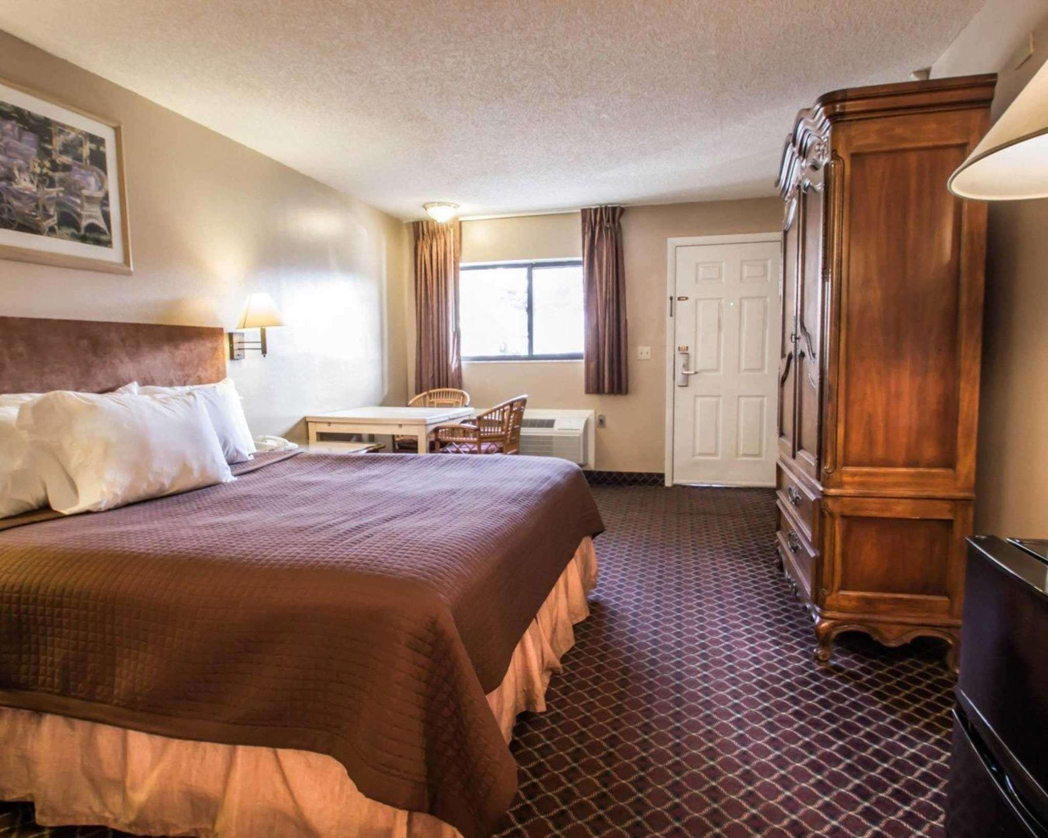 Rodeway Inn Forest City Zewnętrze zdjęcie